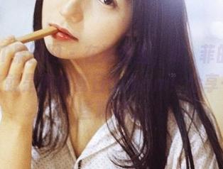 GIRLT果团网 – 在泳池里，龚玥菲的写真集简直就是我的夏日dream！分享一下那些瞬间。