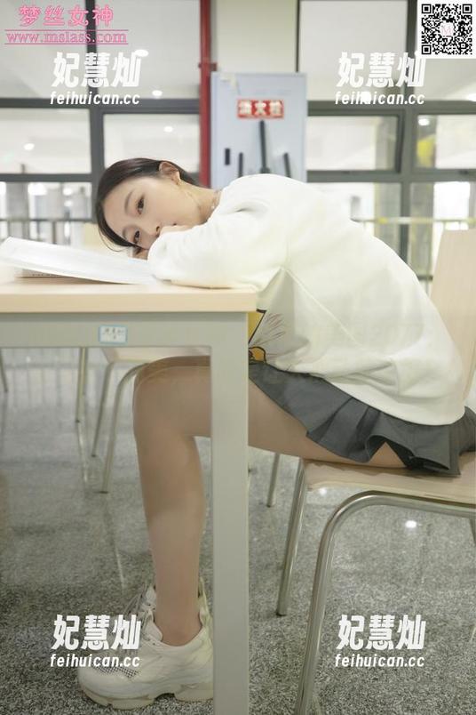 MSLASS梦丝女神-雨晨 MSLASS梦丝女神 - 雨晨的美图2077:白卫衣下的美,真的是让人心动的前卫!