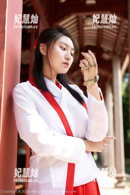 MiiTao蜜桃社-桃乃香Tina MiiTao蜜桃社 - 追寻桃乃香Tina:女仆写真中的细腻情感与动人瞬间
