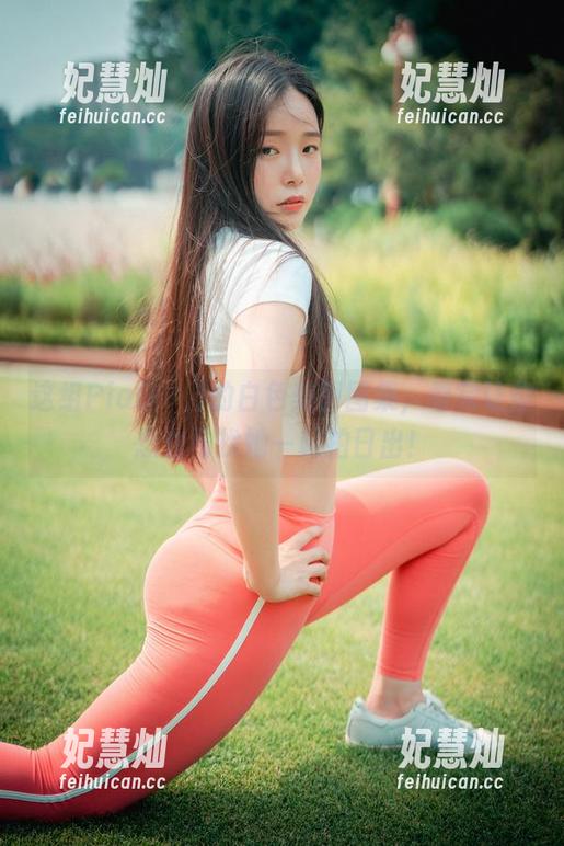 这组Pia(피아)的白色美图图集，看完让你想立马找她一起拍日出！