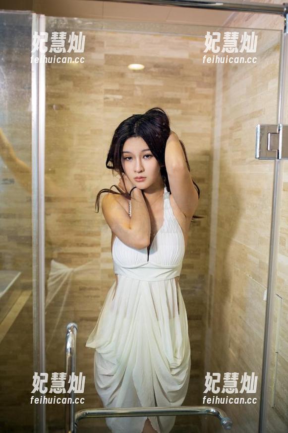 TuiGirl-王依萌 TuiGirl - 探秘王依萌私拍泳衣套图,水波荡漾,心跳加速!