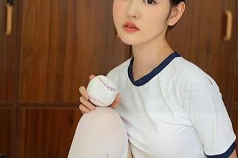 YouMi尤蜜荟 – 搞怪与清纯：戴渃欣在高清照片里的双面人生