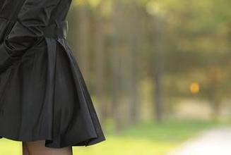 aiss – 我只想说，若兮的长腿美图，免费！我心力交瘁，却还想再看一眼。