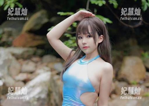 七七娜娜子的私拍图包：风纪委员？更像是个诱惑！