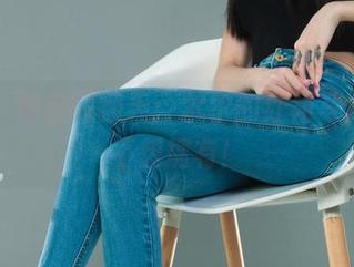 丽柜 – 网盘嗨翻天：尔尔的红裙写真，谁不想拥有！