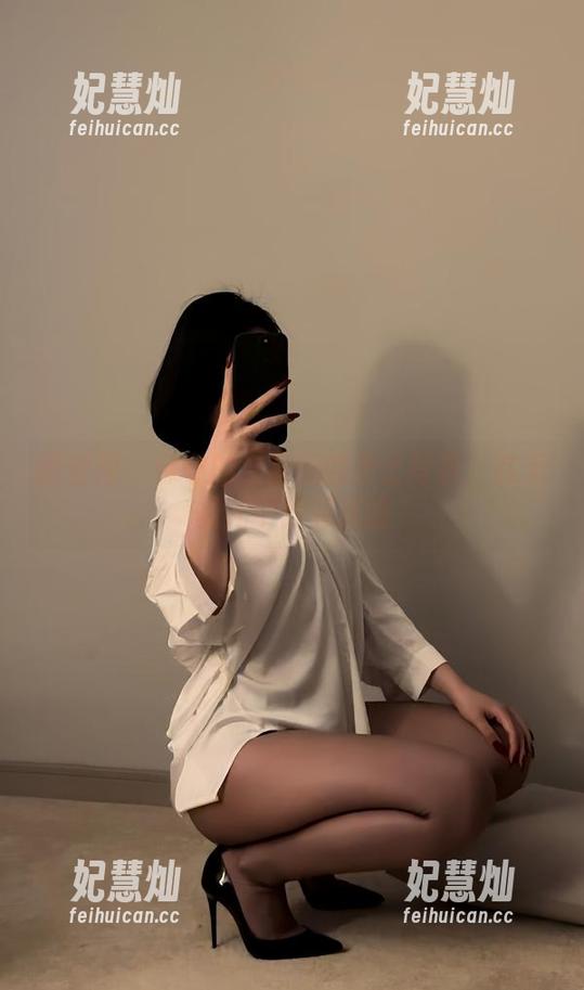 保守的二舅妈 微密圈 - 保守的二舅妈的护士写真:在无圣光中找到温暖