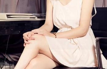 克拉女神 – 糖糖的美腿：高清美图，记录每一个细腻瞬间