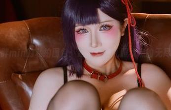 兔胖胖min的私拍图包：路易九世礼服妆点的无尽可能