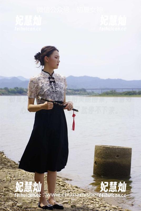 初夏女神-柒柒 初夏女神 - 柒柒的私拍美腿图集,准备好心跳加速了吗?看了就停不下来。