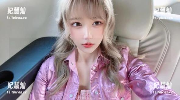 啾小妍 啾小妍的居家写真透出的慵懒气息,图片分享时光好缓慢,真想一直沉浸在这状态里。