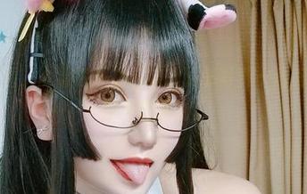 一边观看，夏鸽鸽不想起床的秘书写真一边有种想要探寻的冲动。