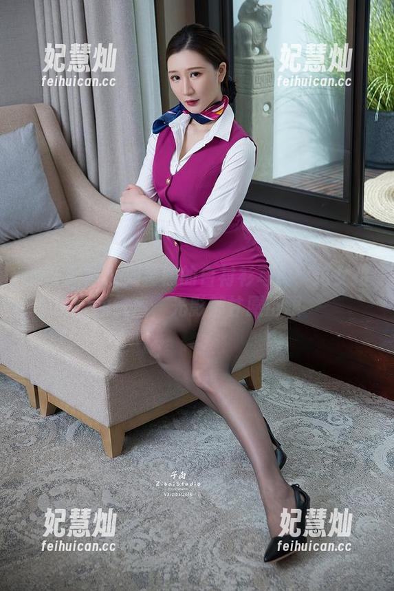 头条女神-刘芸熙 头条女神 - 刘芸熙的白衬衫写真:这女孩的气质,光影都甘愿臣服