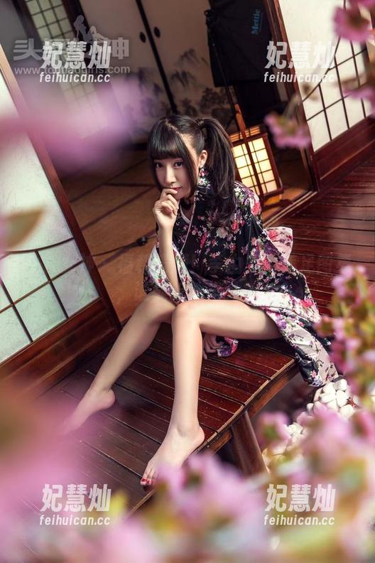 头条女神-李由美 头条女神 - 福利满满!李由美的美足图集,谁能抵挡得住?