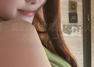 微密圈 – 奶雯的黑皮裙图集：让人一秒恨不得捏上一下！