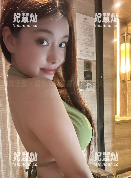 奶雯 微密圈 - 奶雯的黑皮裙图集:让人一秒恨不得捏上一下!