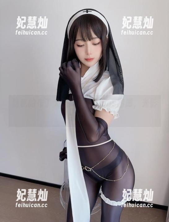 布丁大法 隐秘的布丁大法:裸足的cos图册,光影下的曼妙