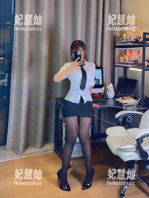 张思允 微密圈 - 烈焰玫瑰房车原图,张思允的调皮和可爱全都在这!来吧!