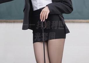 在迷雾中闪耀——抖娘利世的灰色JK无圣光套图