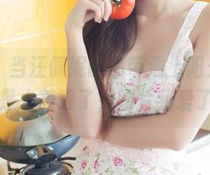 推女神 – 当汪佩妮的吊带遇上阳光，画面真是太养眼了，图片我爱了！
