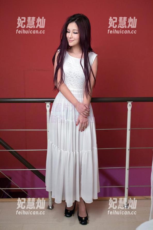 推女郎-何奕恋 推女郎 - 免费图片大放送!何奕恋女王的优雅时刻,你会选哪个?
