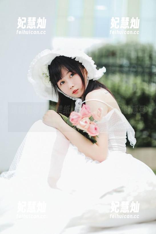 是依酱呀 是依酱呀短裤壁纸:透过屏幕,你能感受到我的呼吸吗?