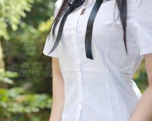 模范学院 – 独特的白衬衫，SOLO-尹菲精选作品带你进入另一个世界。