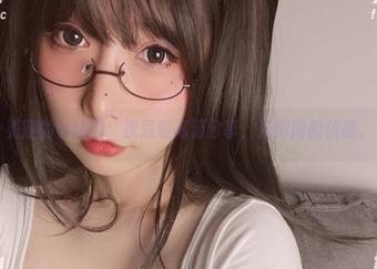 美腿的小秘密：次屁啦高清分享，光影间的优雅。