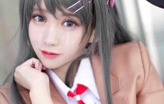 下载神探火狸狸的校服COS，校园小秘密就等你来揭晓！