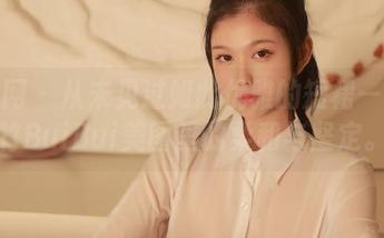 秀人网 – 从未见过如此优雅的短裙——凯竹BuiBui美图里的柔和与坚定。