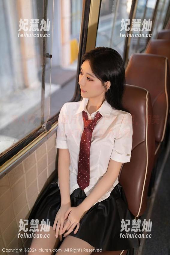 秀人网-周美美alicia 秀人网 - 这些图片不止是户外美照,周美美alicia来了一场野外小秀!