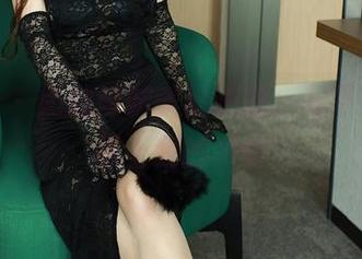 秀人网 – 奶油妹妹美图更新：足下生辉，跟上我的步伐