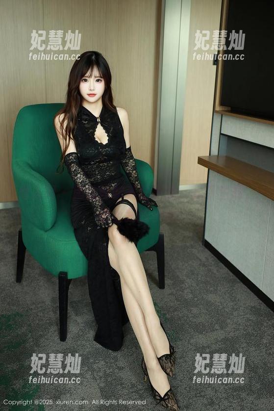 秀人网-奶油妹妹 秀人网 - 奶油妹妹美图更新:足下生辉,跟上我的步伐