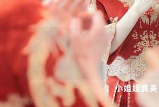 秀人网 – 甜七七的黑丝作品，只要观看一眼，瞬间被美得晃神。