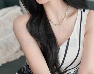 秀人网 – 原图特辑：诗诗kiki化身厨娘，简直就是在厨房里撒糖啊！
