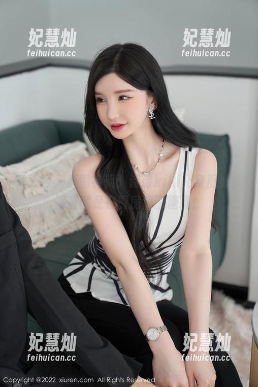 秀人网-诗诗kiki 秀人网 - 原图特辑:诗诗kiki化身厨娘,简直就是在厨房里撒糖啊!