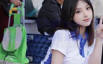 秀人网 – 更新！陈梵妮Fanny比基尼图包，感受那温柔的光线与她的性感气息！