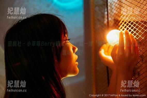 蜜桃社-小草莓Berry 蜜桃社 - 小草莓Berry睡衣写真:这一波‘懒散风’简直让人想现场围观!