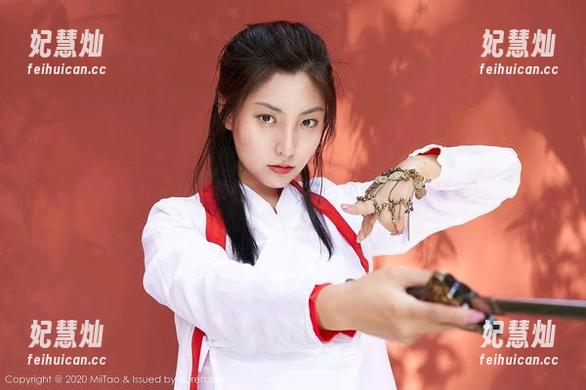 蜜桃社-林柔柔 蜜桃社 - 林柔柔的写真:黑白中藏着的小秘密!