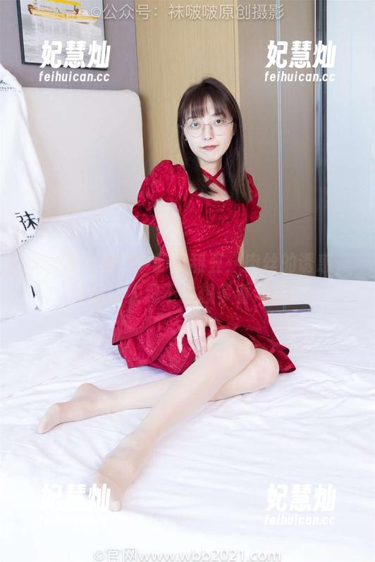 袜啵啵-小甜豆 袜啵啵 - 图片中的小甜豆:肉丝的诱惑,作品让人忍不住想多看几眼。