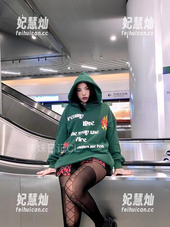 陈佩奇 微密圈 - 更新来袭——附赠陈佩奇黑白合集,看看她如何用黑白重塑你的世界!