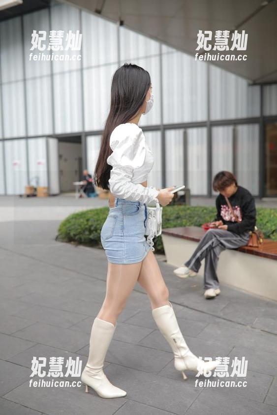 魔镜街拍-艾小青 魔镜街拍 - 每次更新都是一个小惊喜,艾小青这次的户外图包让人忍不住想玩捉迷藏!